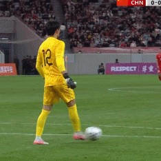 媒体人：越南U23门将开场就挑衅杜月徵，打进神仙球后老实了